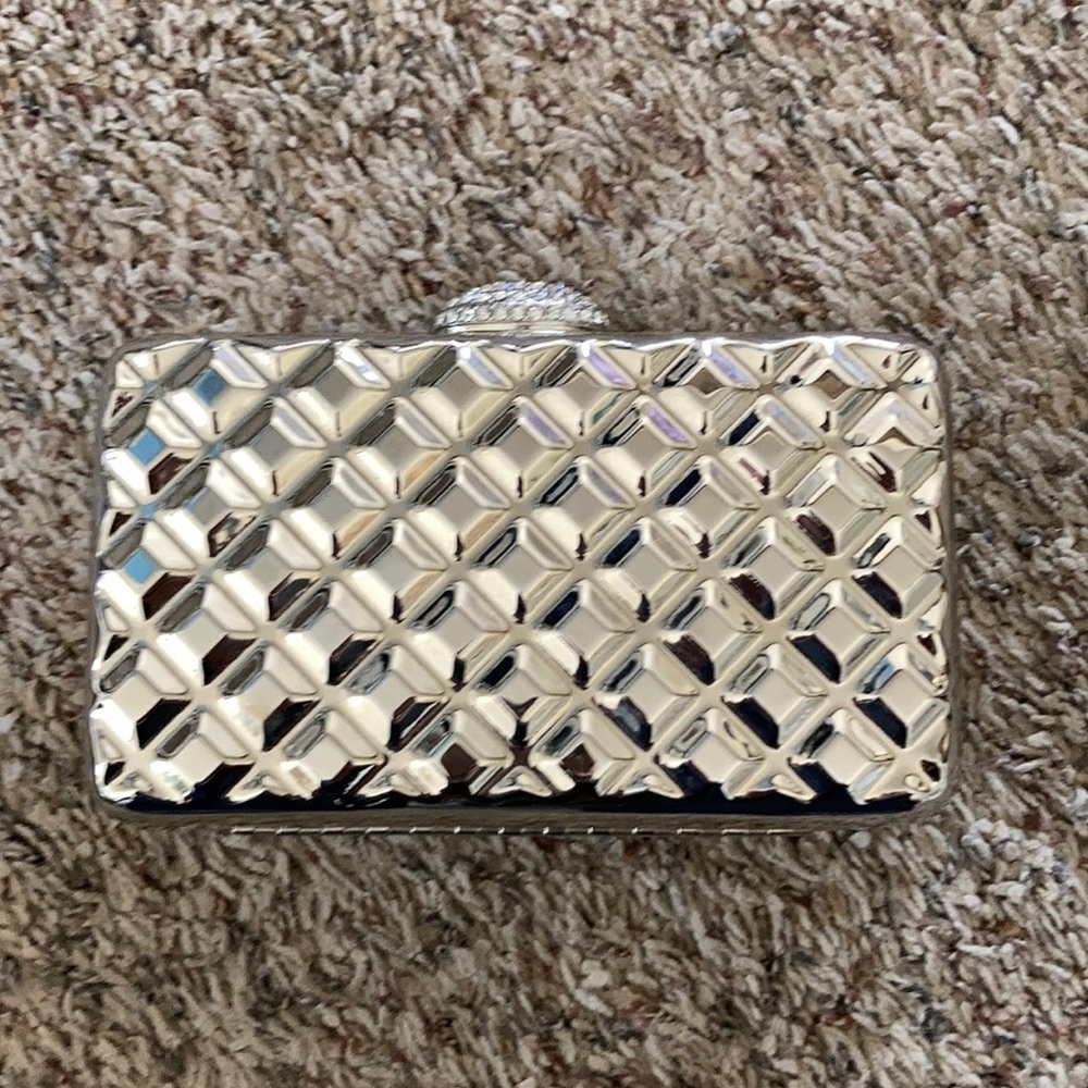 Metal like clutch with chain and diamond closure